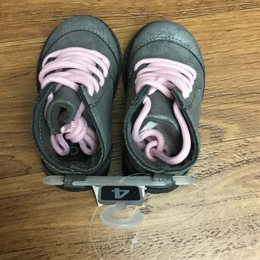 NWT Osh Kosh B’Gosh Grey Glitter Baby Boots With Pink Shoe Laces